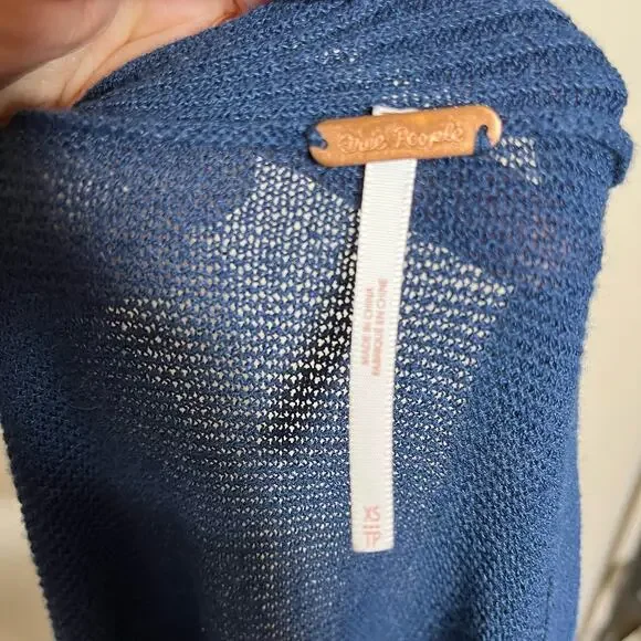 FREE PEOPLE navy criss cross lightweight long line tunic sweater size xs - Picture 4 of 5